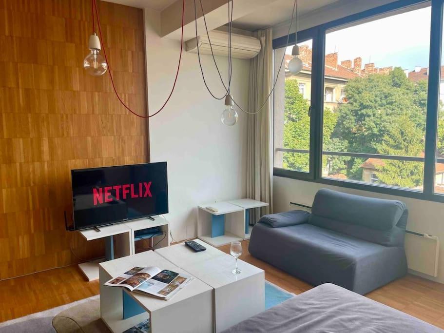 With Free Parking And Balcony Apartment